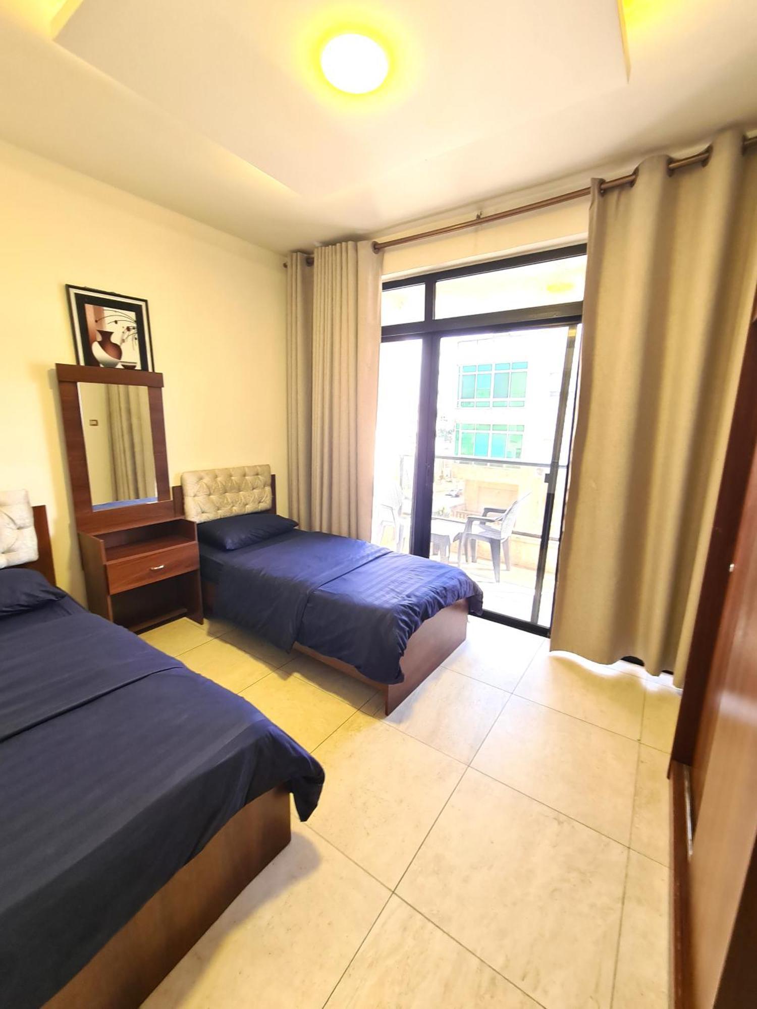 עמאן Dair Ghbar Gate Apartments חדר תמונה